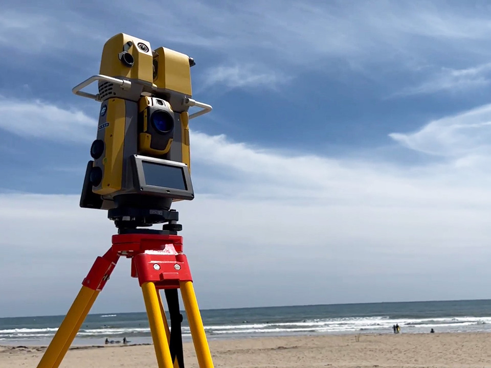 御宿海岸に設置されたセオドライト